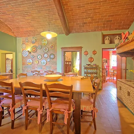 Villa Lorenza By Posarellivillas Bucciano
